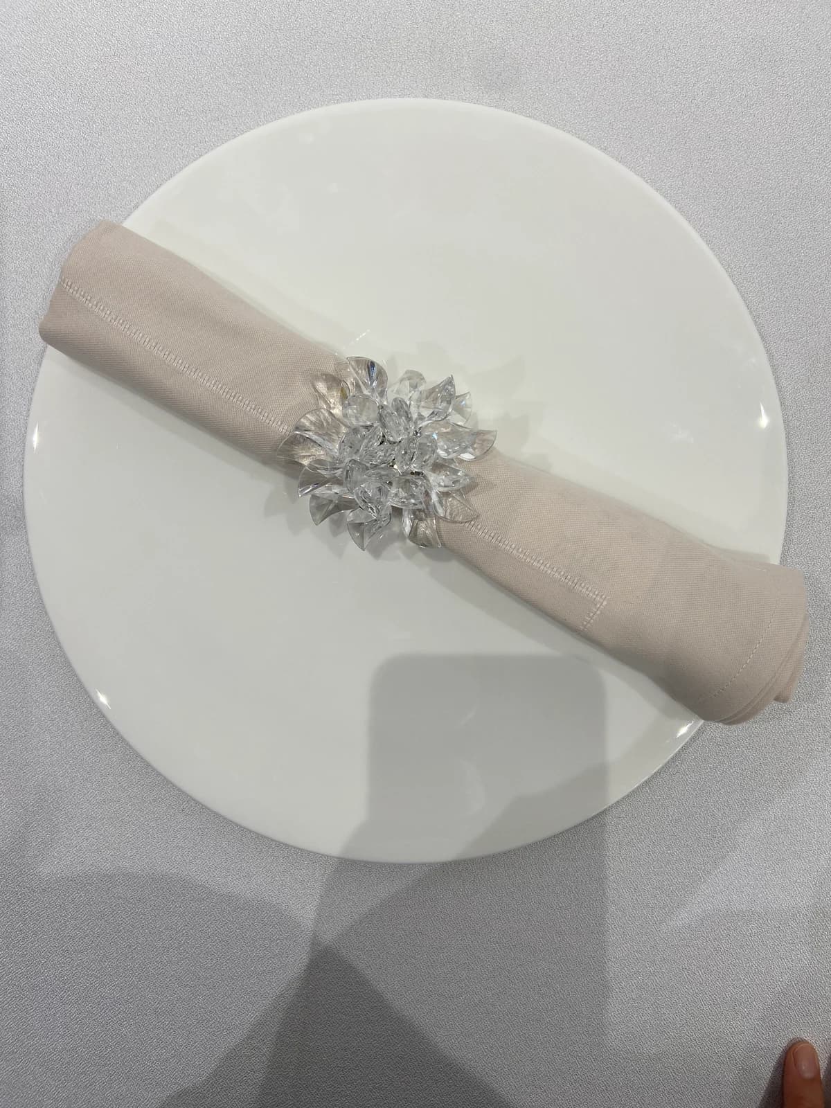 Border-pattern napkins, Neutral