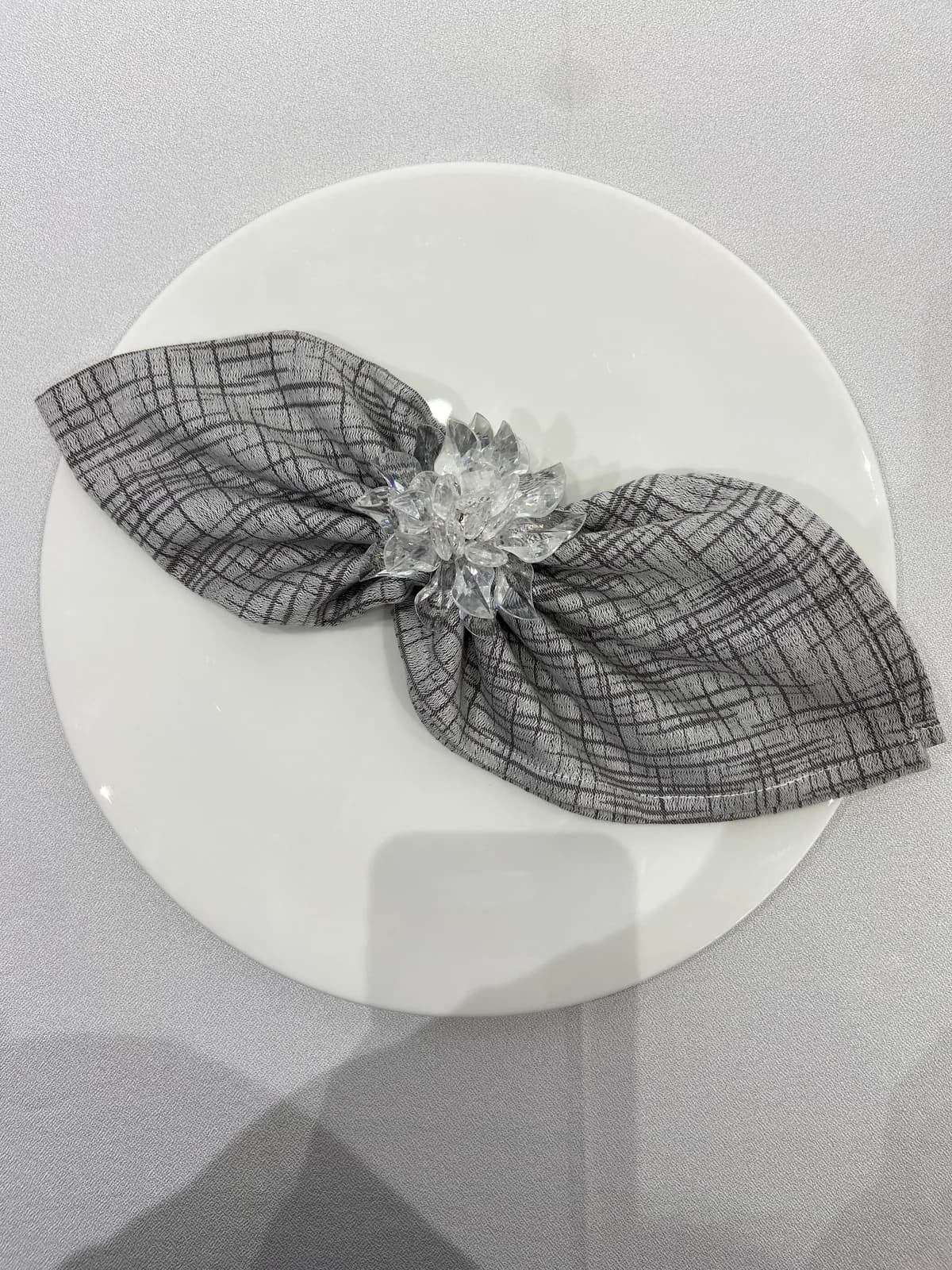 Check-pattern napkins, Grey