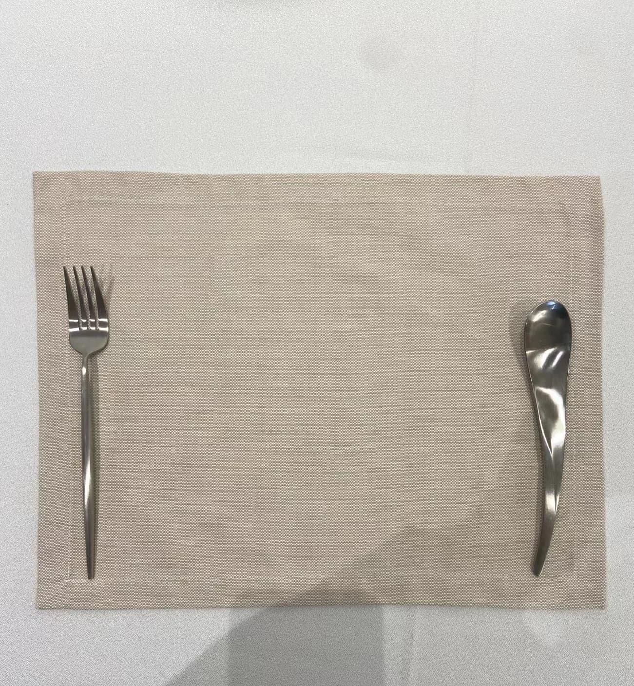 Grid-pattern placemats, Khaki