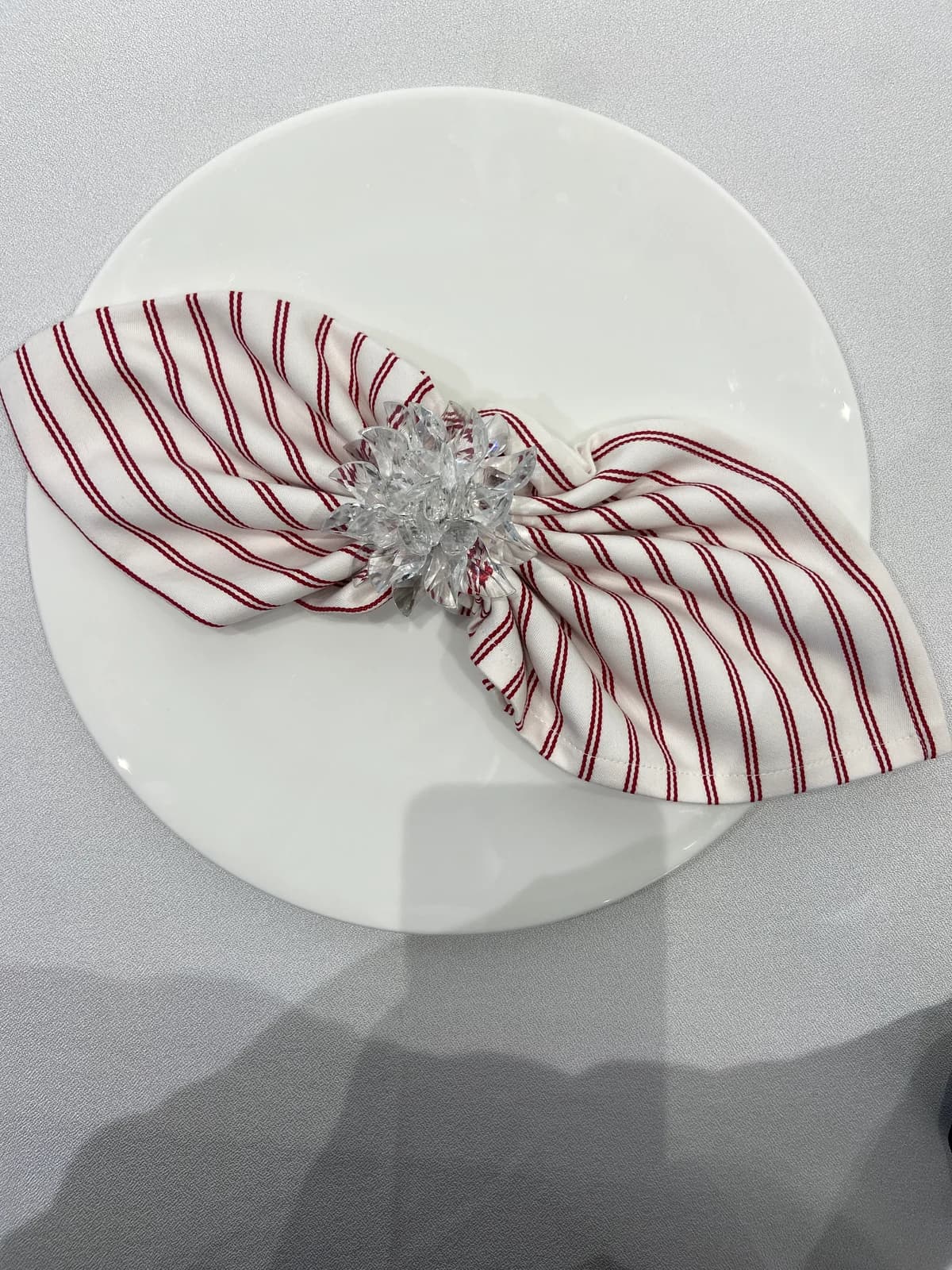 Striped napkins, White / red