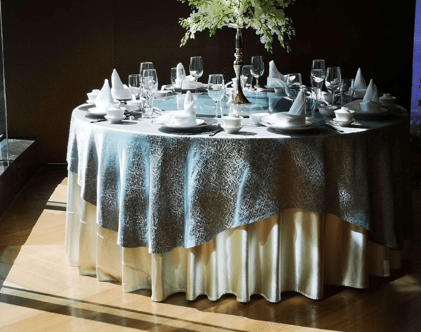 Banquet table dressed with table linen and folded napkins